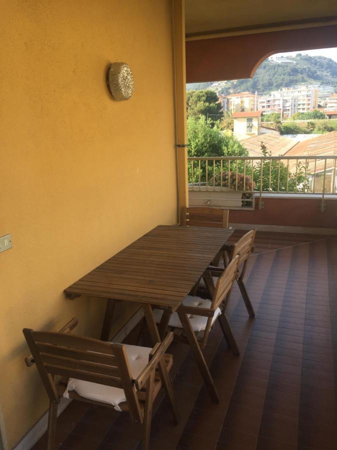 A Due Passi Dal Mare Apartment Vallecrosia Exterior photo